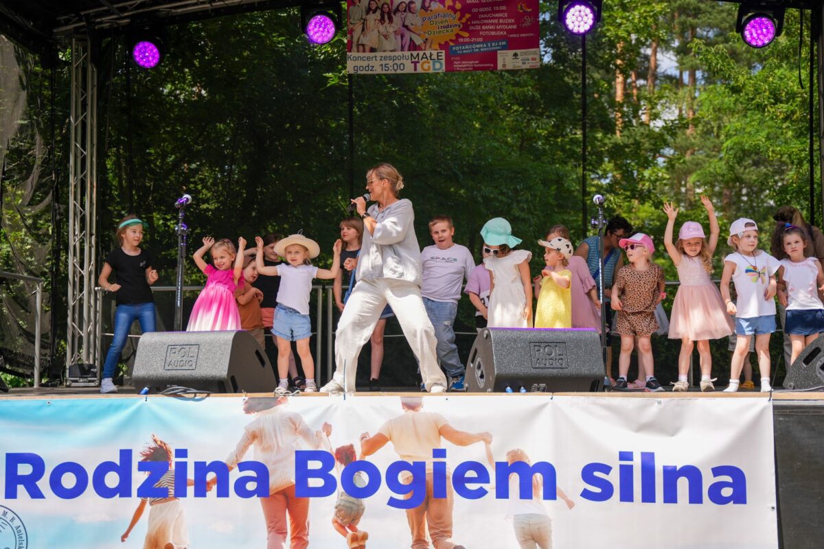 Parafialny Dzień Dziecka i Rodziny - koncert zespołu Małe TGD - Parafia ...